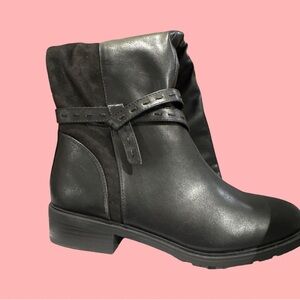 Black  Boots retails 99.00